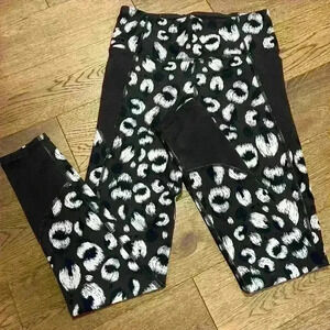 Puma Leopard Print Black and White Leggings Size Small